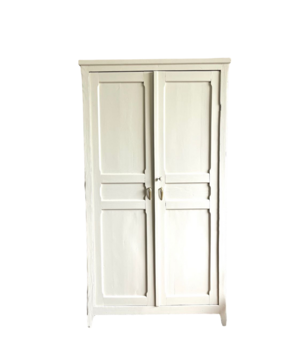 Armoire parisienne, Esprit brocante, Brocante en ligne, Brocante inversée, Décoration vintage, Marchand, Ancien meuble, Donnez une seconde chance à vos trésors oubliés, Sélection d'objets rétro pour amateurs de nostalgie, Brocante inversée : vendez et découvrez des pièces uniques, Mobilier et accessoires vintage en quête de nouveaux propriétaires, Échangez, vendez, redonnez vie aux objets anciens, Ambiance rétro et durable avec la brocante inversée, Découvrez notre sélection d’articles vintage en circulation