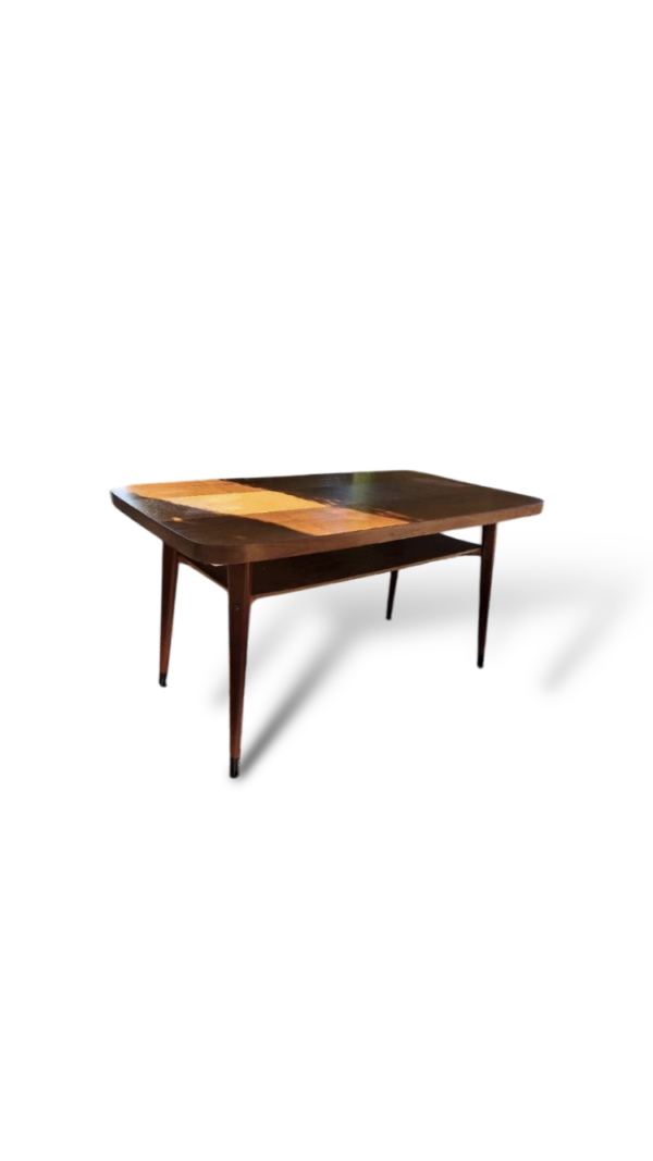 Table basse vintage scandinave - Esprit brocante, Brocante en ligne, Brocante inversée, Décoration vintage, Marchand, Ancien meuble, Donnez une seconde chance à vos trésors oubliés, Sélection d'objets rétro pour amateurs de nostalgie, Brocante inversée : vendez et découvrez des pièces uniques, Mobilier et accessoires vintage en quête de nouveaux propriétaires, Échangez, vendez, redonnez vie aux objets anciens, Ambiance rétro et durable avec la brocante inversée, Découvrez notre sélection d’articles vintage en circulation